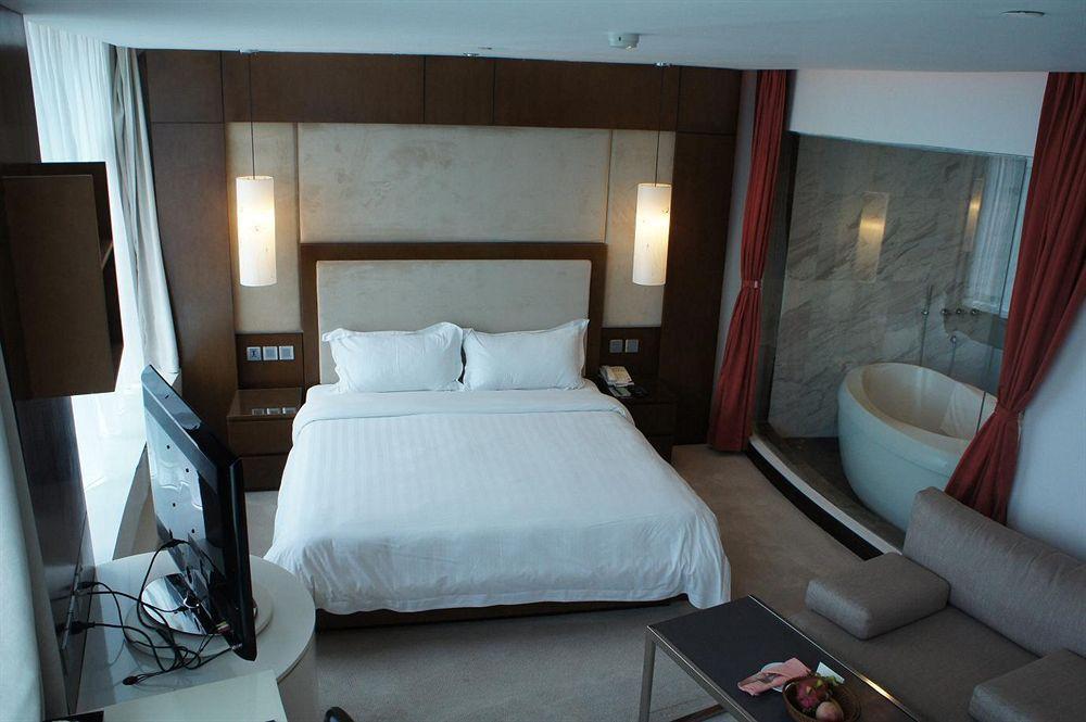 The Hanoi Club Hotel & Residences Exterior photo